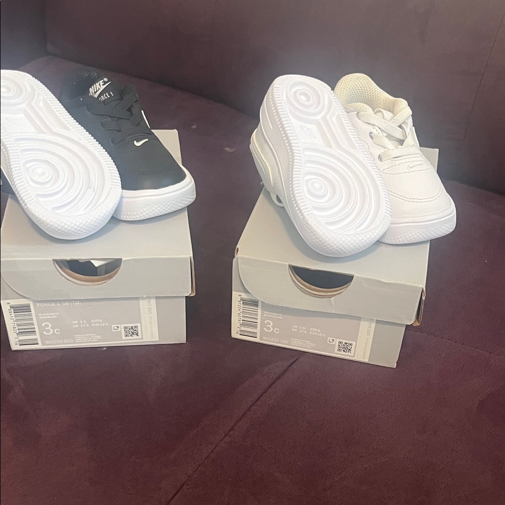 Size 3c - Nike Kids Black and White Sneakers - BRAND NEW